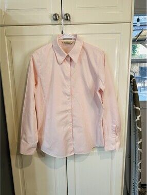 Eddie Bauer Women’s Light  Pink Button Front Collared Shirt Size M